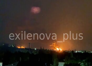 У Луганську вночі атаковане нафтосховище, лунали вибухи і у Ясинуватій (ВІДЕО)
