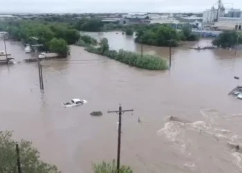 Страшна повінь в Техасі – багато загиблих і зниклих безвісти (ФОТО, ВІДЕО)