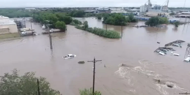 Страшна повінь в Техасі – багато загиблих і зниклих безвісти (ФОТО, ВІДЕО)
