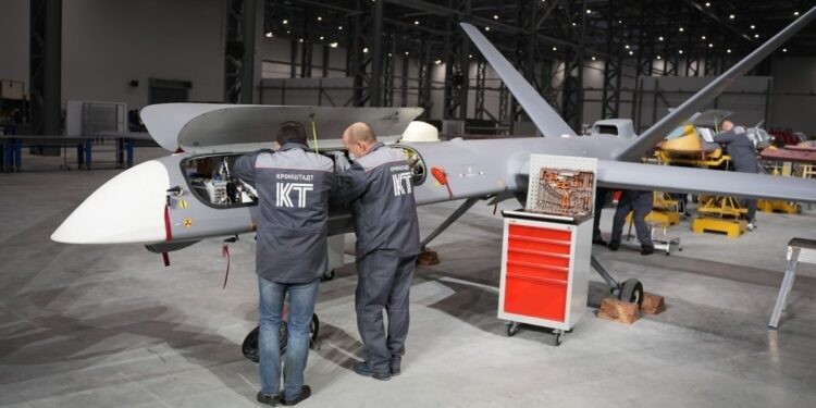 У підмосковній Дубні атаковано підприємство “Кронштадт” – там виробляють безпілотники (ВІДЕО)