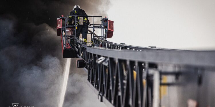 Сьогодні РФ атакувала Україну 26 ракетами і 597 дронами, – Зеленський (ФОТО)