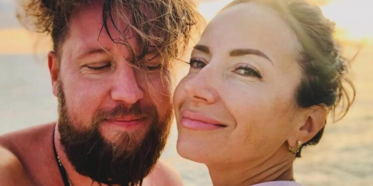 Прокурор Генпрокуратури після участі його дружин у “Супермамі” йде в декрет – щоб не звільнили після всього, що спливло