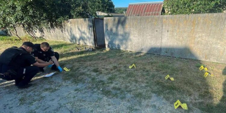 На Київщині під час виклику на домашнє насильство кривдник підірвав гранату: п’ятеро поліцейських постраждали, зловмисник загинув (ФОТО)