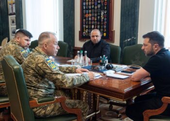 «Будемо робити все для перенесення війни на російську територію» – Зеленський після наради з військовими