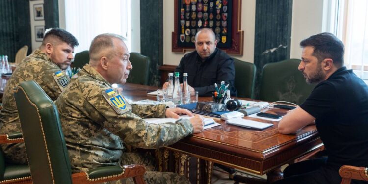 «Будемо робити все для перенесення війни на російську територію» – Зеленський після наради з військовими