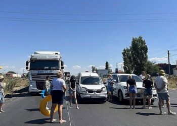 Сьогодні в Коблеве підприємці перекривали одеську трасу – вимагали відкрити море