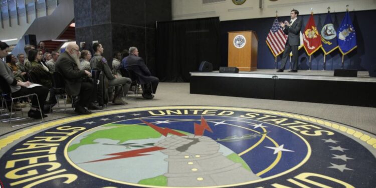 У США судять військового, який зливав “цілком таємні” дані про війну “українці” з сайту знайомств