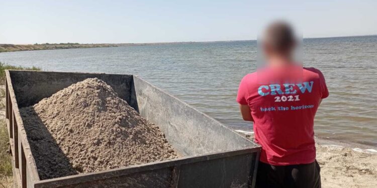 На Миколаївщині виявили незаконного видобувача піску – такий сміхотворний штраф навряд його зупинить (ФОТО)