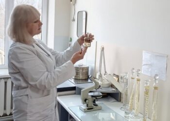 На Миколаївщині – два випадки дирофіляріозу: гельмінтів довжиною понад 6 і 7 см діставали з ока