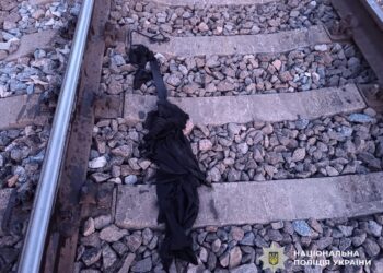 На Миколаївщині під колесами потяга загинув 30-річний чоловік (ФОТО)