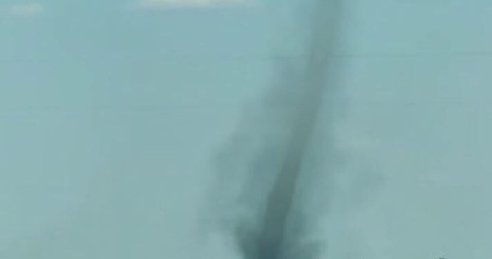 На Херсонщині зафільмували масштабний торнадо (ВІДЕО)