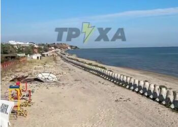 На Миколаївщині в курортному Коблевому пляж перерили і відгородили від моря (ВІДЕО)