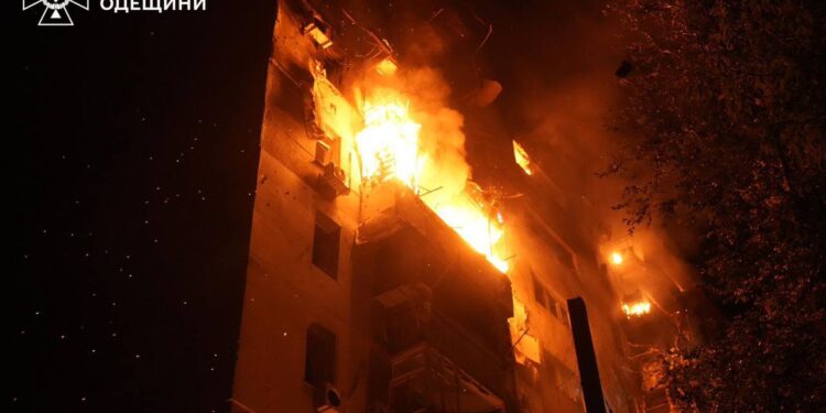 Більше 300 дронів і понад 30 ракет атакували вночі Україну, – Зеленский (ФОТО, ВІДЕО)