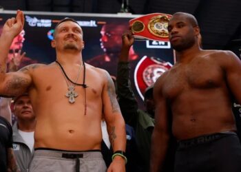 Сьогодні бій Усик — Дюбуа: о котрій, і чи можна його подивитися безкоштовно