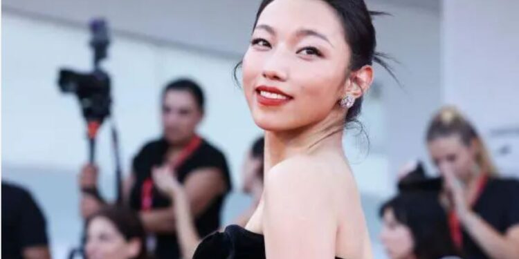 Хейт по-китайськи. Як в Китаї Інтернет руйнує карʼєри зірок