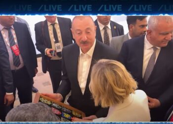 “Орєшніком по Баку”. В РФ істерія проти Алієва – через українських журналістів і шеврони ЗСУ (ФОТО, ВІДЕО)