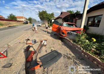 На Миколаївщині через ДТП з п’яним Мерседесом водійка Audi у важкому стані (ФОТО)