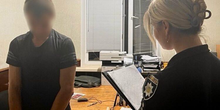 Втік з магазину з неоплаченим товаром: на Миколаївщині затримали молодика за пограбування