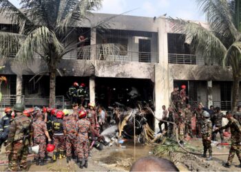 У Бангладеш військовий літак впав на школу – 19 загиблих, 50 госпіталізованих (ФОТО, ВІДЕО)