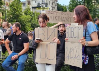 “Руки геть від НАБУ” – у Києві і Львові пройшли акції протесту (ВІДЕО)
