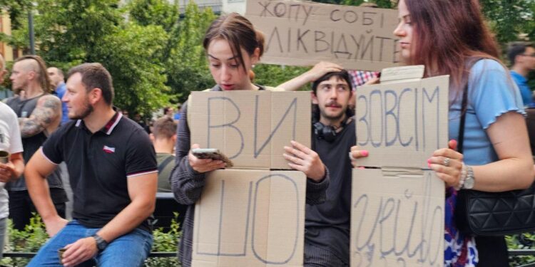 “Руки геть від НАБУ” – у Києві і Львові пройшли акції протесту (ВІДЕО)