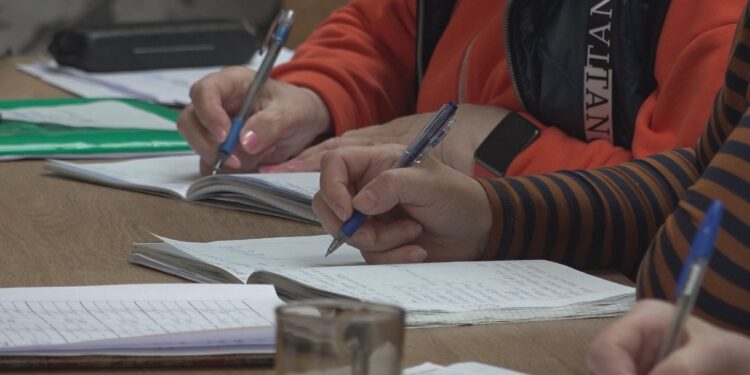 У Латвії українським біженцям виділять кошти на складання іспиту з латиської