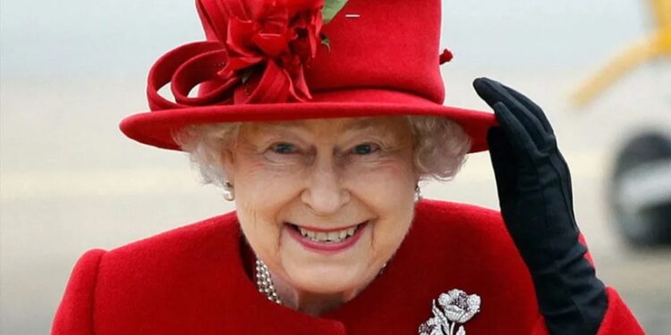 Вбрання королеви Єлизавети II буде представлено на виставці в Букінгемському палаці (ФОТО)