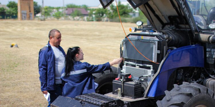 Ще +12 трактористок і трактористів – на Миколаївщині завершились чергові професійні курси (ФОТО)