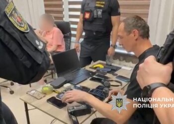 Нацполіція у спільній міжнародній операції з чеськими правоохоронцями ліквідувала масштабну мережу кол-центрів (ФОТО, ВІДЕО)