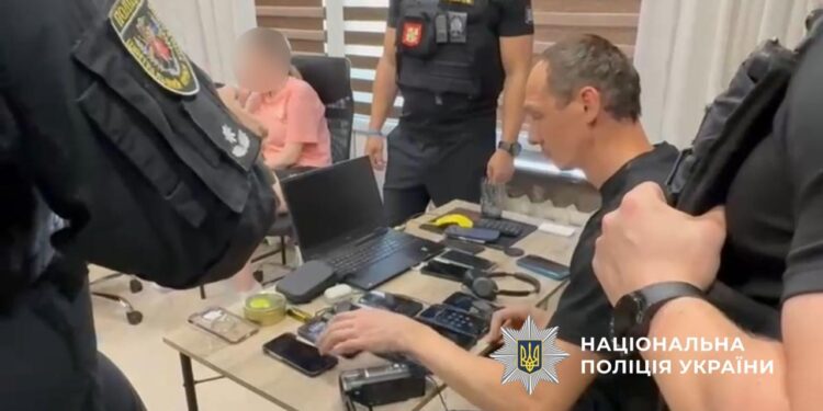Нацполіція у спільній міжнародній операції з чеськими правоохоронцями ліквідувала масштабну мережу кол-центрів (ФОТО, ВІДЕО)
