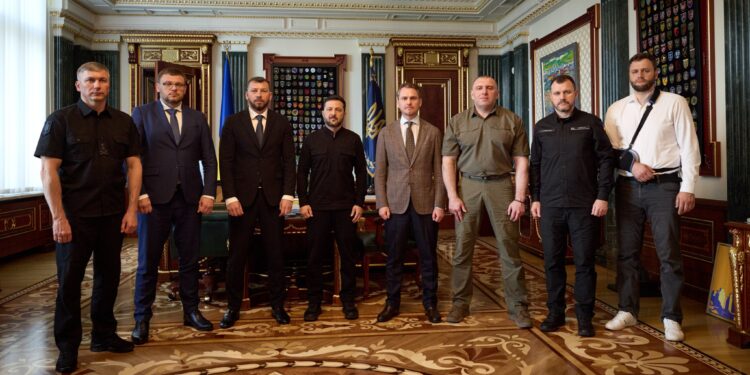 Зеленський зібрав всіх керівників правоохоронних і антикорупційних органів. Сказав, що почує кожного