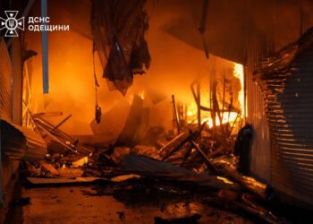 Після нічної атаки «шахедів» в Одесі горить ринок «Привоз». У Миколаєві – теж пожежа (ФОТО)