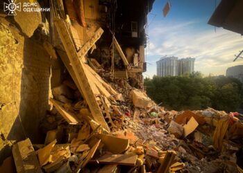 Наслідки нічної дронової атаки на Одесу – зруйнована 9-поверхіівка, врятовано 38 людей, є постраждалі (ФОТО, ВІДЕО)