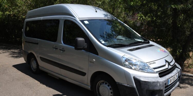 Благодійники передали Миколаївському геріатричному пансіонату спецавтомобіль та засоби реабілітації (ФОТО)