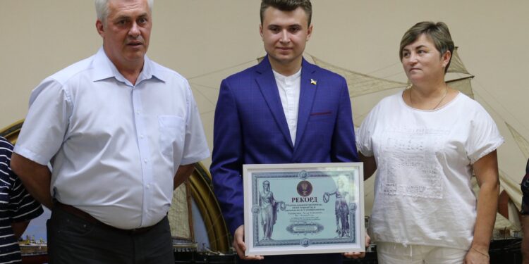 Миколаївський студент поставив всеукраїнський рекорд – одночасно навчається в 5 університетах України (ФОТО)