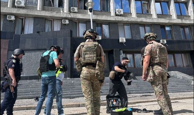 Росіяни вдарили дроном по будівлі ОВА в Сумах (ФОТО, ВІДЕО)