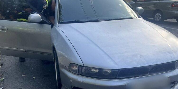 У Миколаєві двое з ножем відібрали машину (ФОТО)