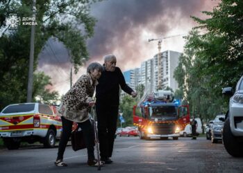 Місто в диму, дихати нічим – наслідки нічної атаки на Київ (ФОТО, ВІДЕО)