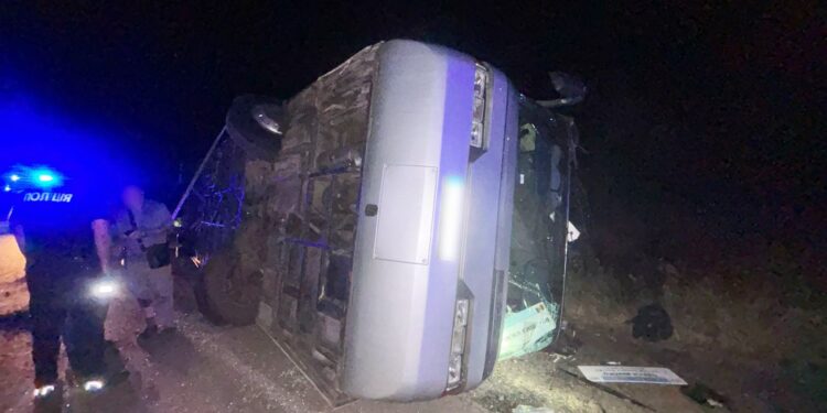 На Миколаївщині в ДТП потрапив рейсовий автобус – травмовані як дорослі пасажири, так і діти (ФОТО)