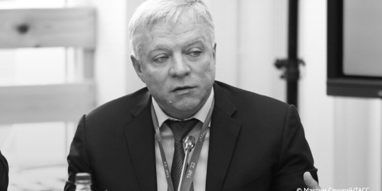 У РФ чергова смерть топменеджера – цей теж випав з вікна своєї квартири. І це 17-тий