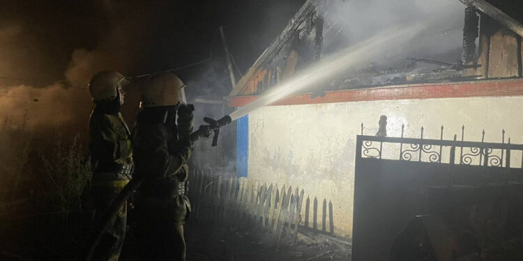 7 пожеж у житлі і на транспорті та дві внаслідок російських обстрілів – що гасили вогнеборці Миколаївщини