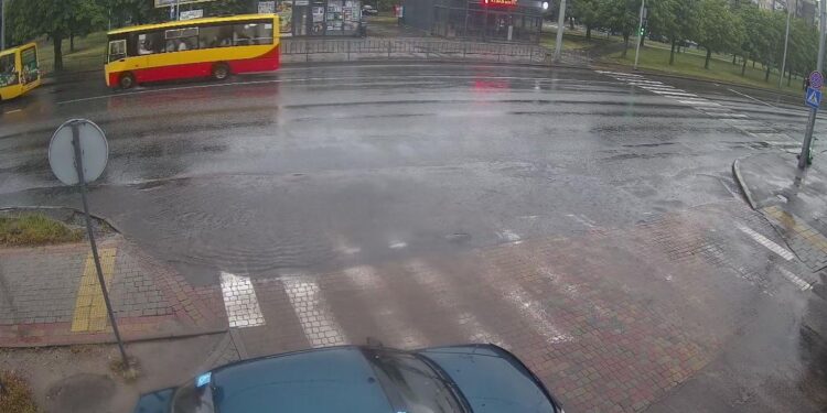 Львів йде під воду, а сьогодні знов обіцяють сильні дощі (ФОТО, ВІДЕО)