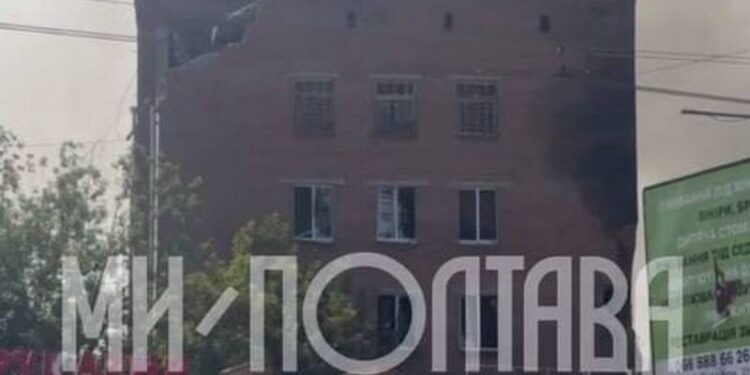 У Полтаві ворог атакував будівлю ТЦК (ВІДЕО)