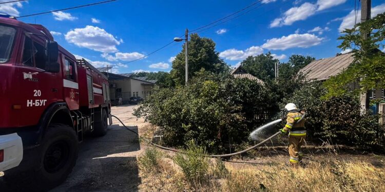 Миколаївщина у вогні – між Лоцкине та Новомар’ївкою згоріли дачі (ФОТО)