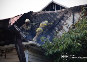 У Миколаєві внаслідок пожежі в квартирі померла жінка (ФОТО, ВІДЕО)