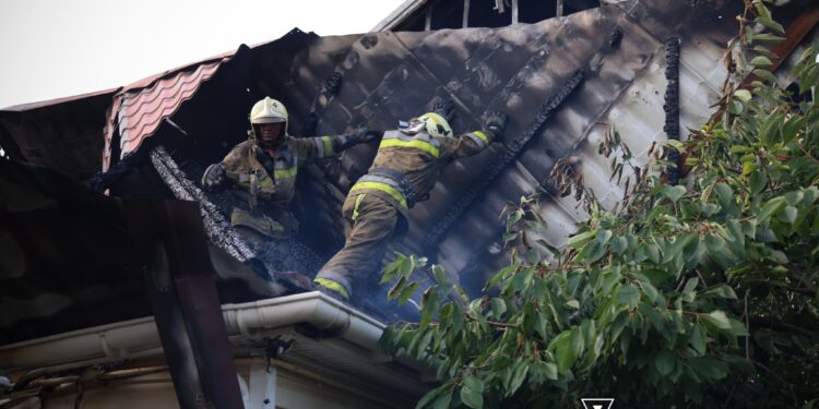 У Миколаєві внаслідок пожежі в квартирі померла жінка (ФОТО, ВІДЕО)
