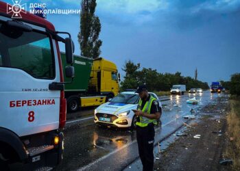 На Миколаївщині на Одеській трасі ДТП з Mercedes-Benz Sprinter та MAN (ФОТО)