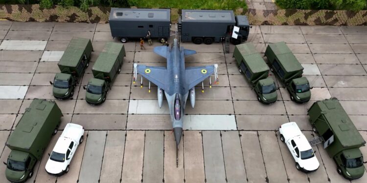Повітряні Сили ЗСУ отримали перші мобільні комплекси для обслуговування F-16 (ФОТО)