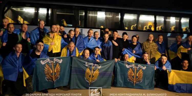 В результаті вчорашнього обміну полоненими додому повернулися морпіхи 36 бригади (ФОТО, ВІДЕО)