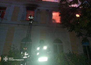 Зеленський повідомив про 8 поранених внаслідок російської ракетно-дронової атаки і запевнив щодо праці з партнерами зі зміцнення ППО